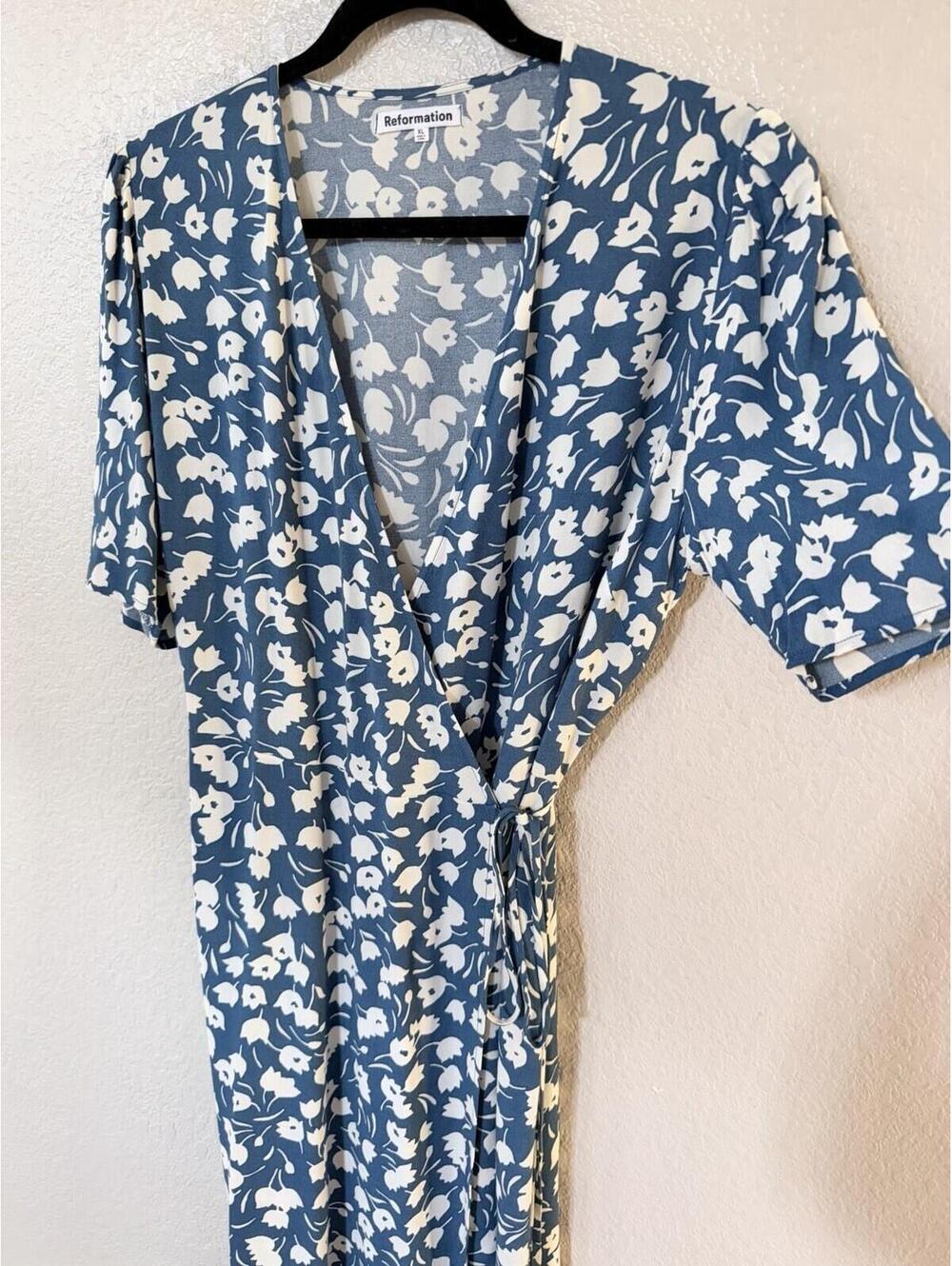 New Reformation Laurent Wrap Floral Print Short Sleeve Dress In Blue Multi Sz XL - Picture 3 of 10